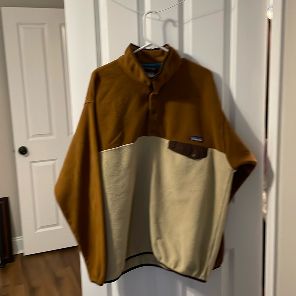 Patagonia fleece, men’s XL.